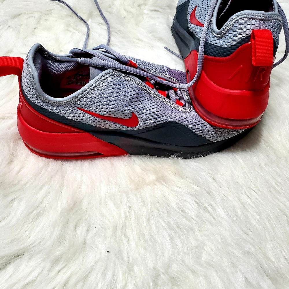 Mens Nike, Gray and Red, size 10.5